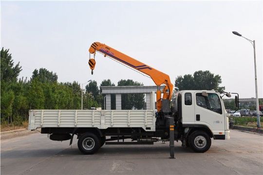 點擊查看詳細(xì)信息<br>標(biāo)題：5噸凱馬隨車吊3節(jié)臂 閱讀次數(shù)：2891