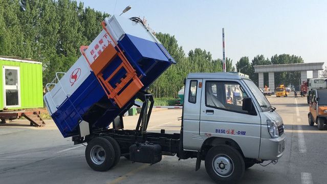 點擊查看詳細信息<br>標題：藍牌時風風菱垃圾車 閱讀次數：2446