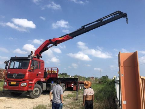 點擊查看詳細信息<br>標題：30噸折臂吊 閱讀次數：2639